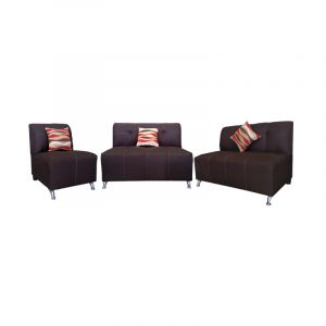 Sala de 3 sillones 2 lovset de 2 plazas y un sillon de una plaza, tapizado en tela color cafe